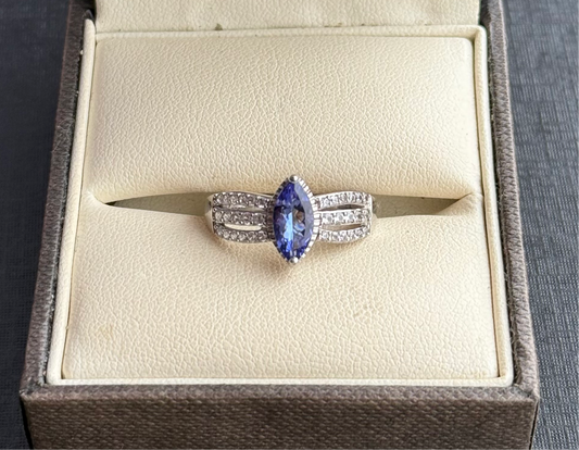 Sterling Silver Tanzanite Clear Gem Ring.