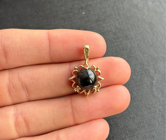 9ct Gold and Onyx Pendant