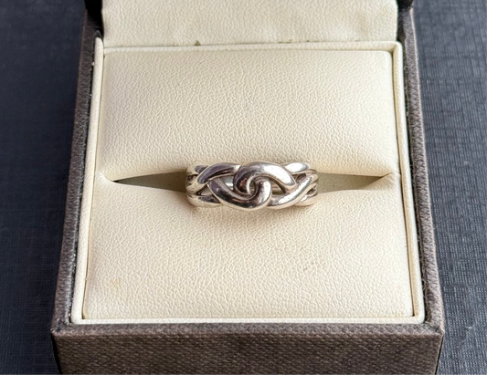 Sterling Silver Crossover Ring.