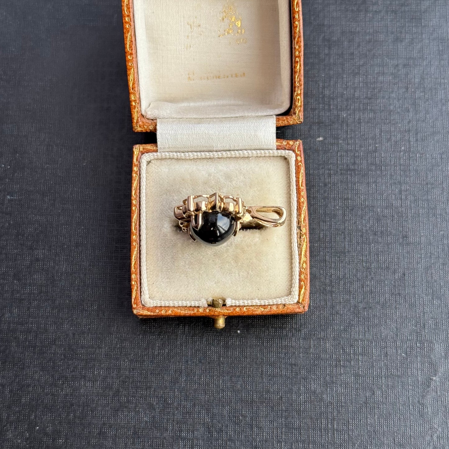 9ct Gold and Onyx Pendant